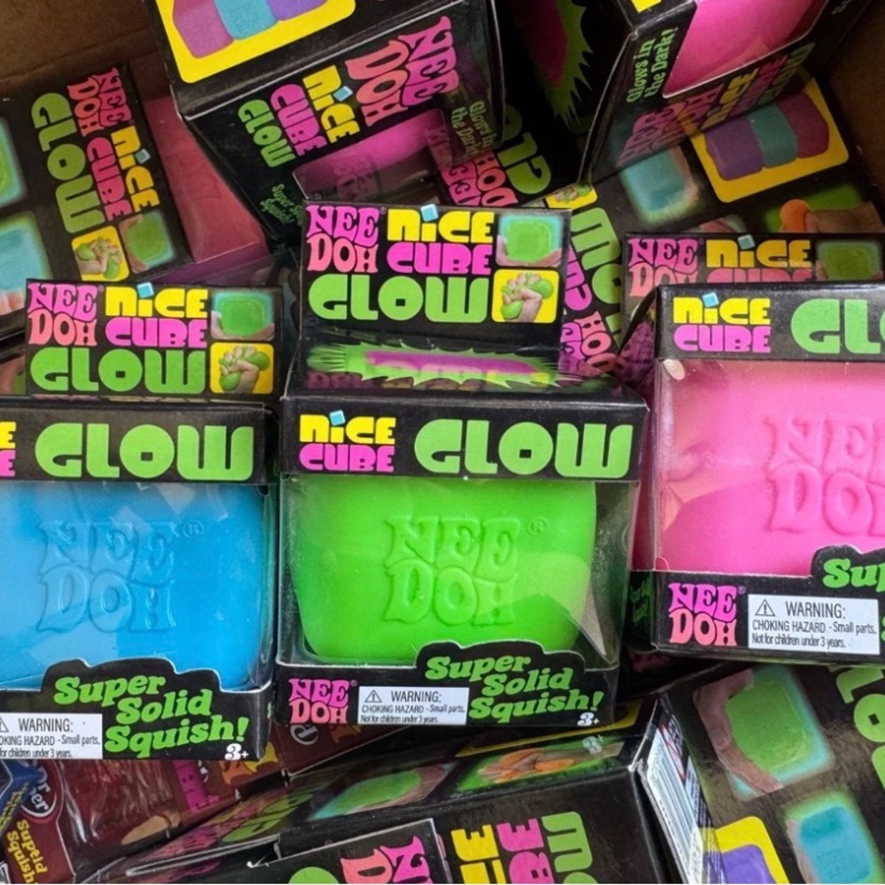 NeeDoh Glow Super Solid Squish Kids Toy - Green (1)